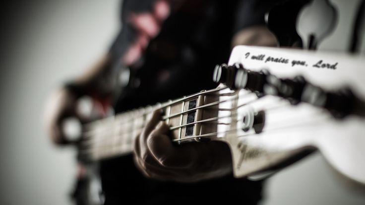 Bass guitar from the original article